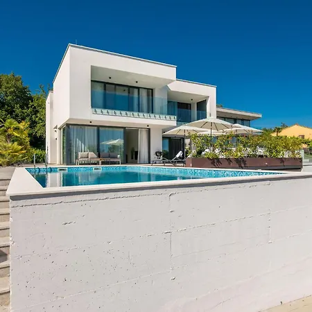 In With Swimming Pool Vakantiehuis