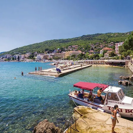 Casa vacanze In With Swimming Pool Ičići